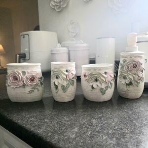 Avanti Spring Garden Roses Resin Bathroom Accessories Set - Gently Used